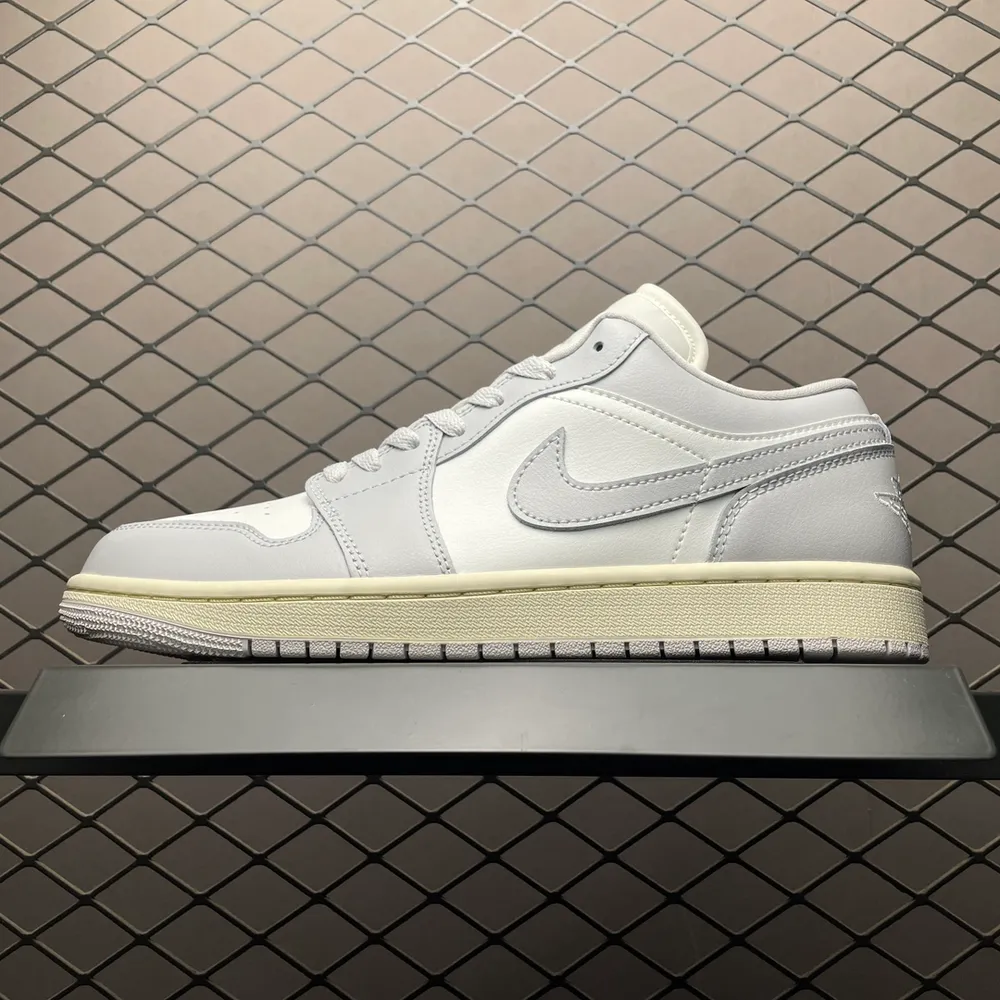 💰569 純原Air Jordan 1 Low AJ1喬1低幫文化籃球鞋 DC0774-103 目前市售最高品質出貨 原鞋開發 平臺訂單專用代工流水線打造 一眼ZP既視感 每一個配色均採購原鞋確認細節 尺碼：35.5 36 36.5 37