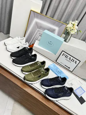 普拉達《 PRADA..》 情侶款 2024爆炸款出貨了。，原版1比1開發，面料：防水泥龍布內裡：羊皮，掂腳：羊皮，35--46碼，《34與41碼.可訂做不退換》，出p650