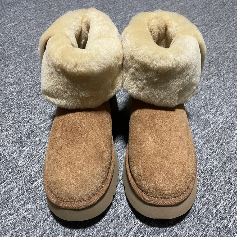 💰660   平臺外貿專供 UGG 高幫雪地靴 1171533 十年品牌製鞋代工廠生產線出品 注重每一處細節 隆豐A級真羊皮毛一體 完全遵循ZP工藝流程打造 尺碼：35 36 37 38 39 40 編號：35UEFF70