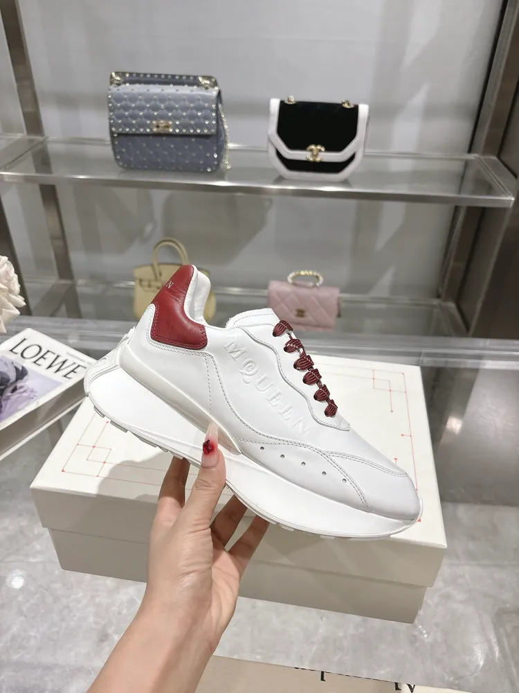 ALEXANDER MCQUEEN/亞歷山大麥昆 2025春夏新款Sprint運動情侶款 鞋側面飾有時尚個性字母seal Logo標誌 牛皮工藝 羊皮內裡 牛皮墊腳透氣防掉色. 原版1:1大底，最新精美全套包裝 另配有一幅鞋帶 35-45