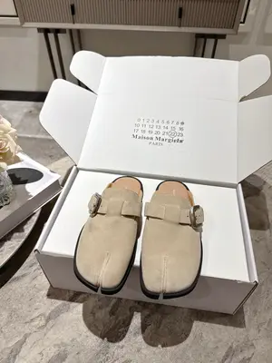 Maison Margiela馬吉拉MM6春夏新款分趾勃肯拖鞋 時尚簡約有格調 腳感舒適百搭 鞋面牛京 牛皮內裡 原版橡膠底 原版三色發售 Size：35-39（40/41定做不退換）
