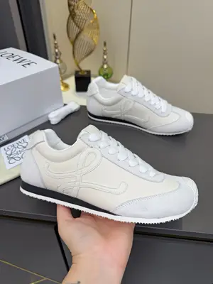 羅意威·LOEWE 阿甘鞋⛳️腳感無敵！年度暴走款 內增高德訓鞋！