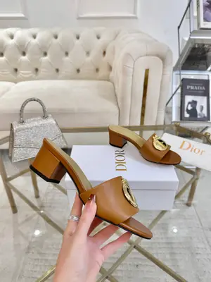2026早春新款 Dior 牛皮面 羊皮內裡  跟高5.5cm   九色任選  碼數35-42  橡膠底出p580  真皮底+30