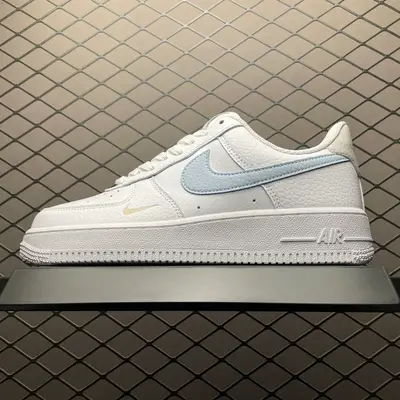 💰550 純原NK Air Force 1 Low 空軍一號低幫休閒板鞋 HF0022-100 原廠衝刀皮料切割乾淨 無任何毛邊 打造純正空軍 全掌內建蜂窩氣墊 原盒配件 原廠中底鋼印、拉幫完美 全套原楦原模傾力打造完美版型 尺碼：36 