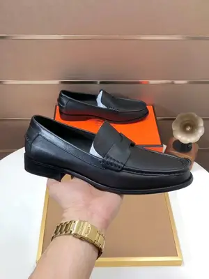 工廠💰【愛馬仕 HERMES】（牛皮內裡）🍀義大利頂級奢侈🍀他不追求新奇的款式和華麗的色彩，以其完美無瑕、優雅、經典的風格吸引著成功男士的青睞正裝皮鞋 這款非常非常舒適，簡潔穩重的款式讓您輕鬆搭配任何風格！版型絕對原版套楦1:1精製，