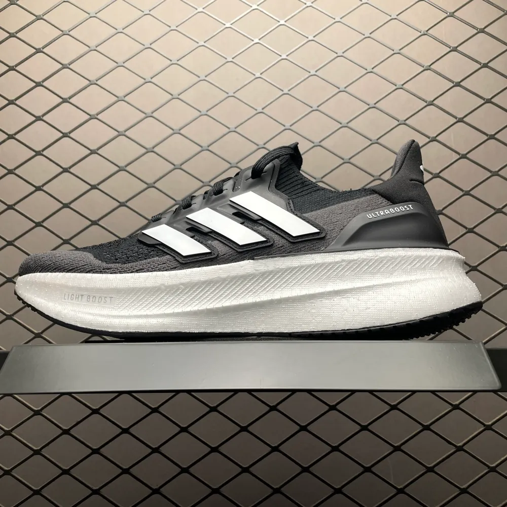 💰569 純原AD 阿迪 Ultra Boost 5 超彈力爆米花中底休閒跑步鞋 JH9633 尺碼：36 36.5 37 38 38.5 39 40 40.5 41 42 42.5 43 44 44.5 45 46 46.5 47 48