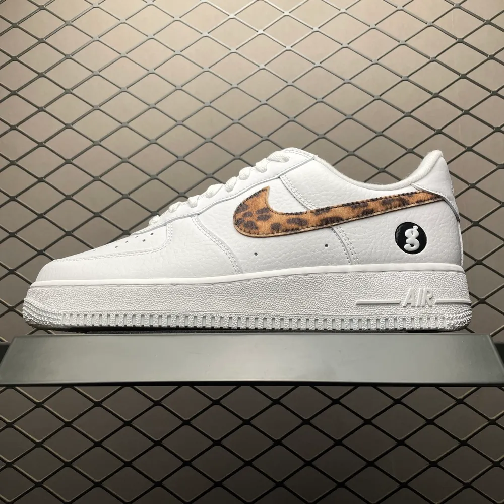 💰569 純原Supreme x Goodenough x NK Air Force 1 Low 三方聯名空軍一號低幫休閒板鞋 IM3483-100 原廠衝刀皮料切割乾淨 無任何毛邊 打造純正空軍 全掌內建蜂窩氣墊 原盒配件 原廠中底鋼印