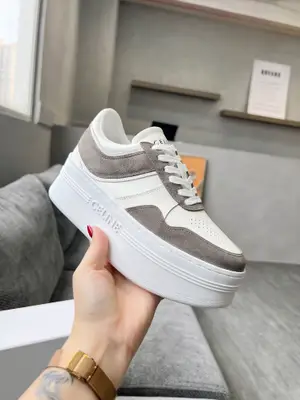 p660🇫🇷CELINE賽琳 2025春夏系列！時髦酷女孩👩🏻‍🎤時尚輕鬆又高階，無論是通勤還是出遊統統都Hold住！明星同款👟厚底休閒高幫透氣運動小白鞋；時尚百搭👩‍❤️‍👨舒適度極佳😄原板刻復！面料🐄牛皮，內裡透氣網