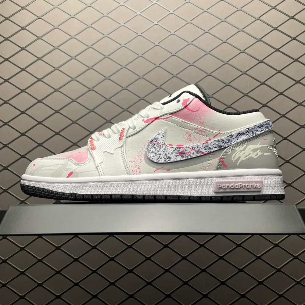 💰660 純原Air Jordan 1 Low 客制款 喬1低幫休閒板鞋 553558-132 尺碼：36 36.5 37.5 38 38.5 39 40 40.5 41 42 42.5 43 44 44.5 45 46 47.5 編號：
