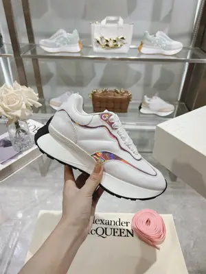p710 ALEXANDER MCQUEEN/亞歷山大麥昆 2024春夏男Sprint運動情侶款 鞋側面飾有時尚個性字母seal Logo標誌 2層全皮工藝 高版本油邊 內裡羊皮 牛皮墊腳，不脫層不褪色，最新精美全套包裝 另配有一幅鞋帶 女