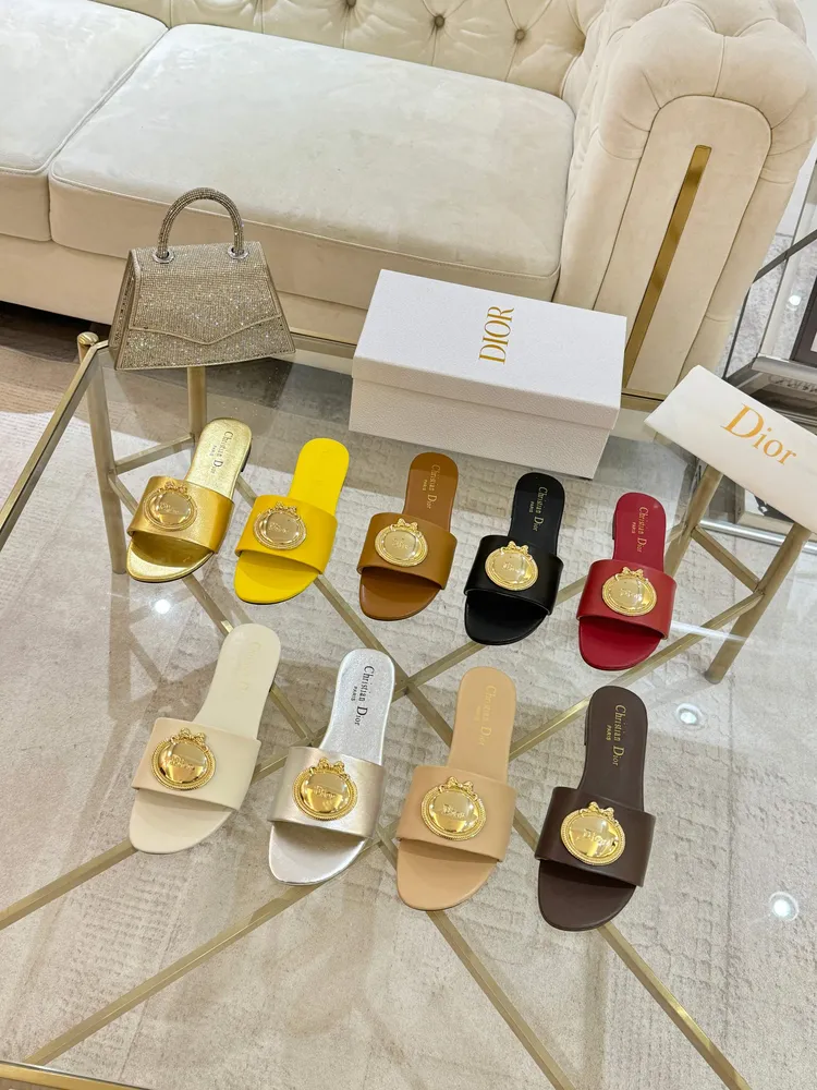 2026早春新款 Dior 牛皮面 羊皮裡   九色任選  碼數35-42  橡膠底出p560  真皮底+30