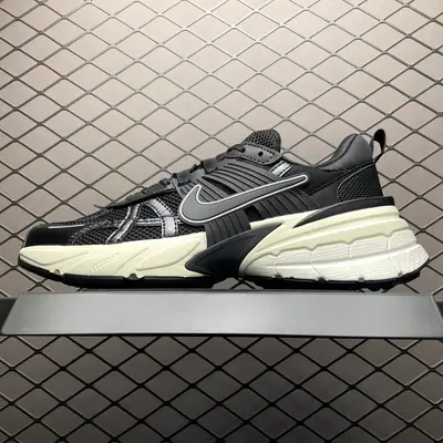 💰520 純原NK V2K Run 復古網面休閒運動鞋 FD0736-012 尺碼：35.5 36 36.5 37.5 38 38.5 39 40 40.5 41 42 42.5 43 44 44.5 45 編號：23TDEF131