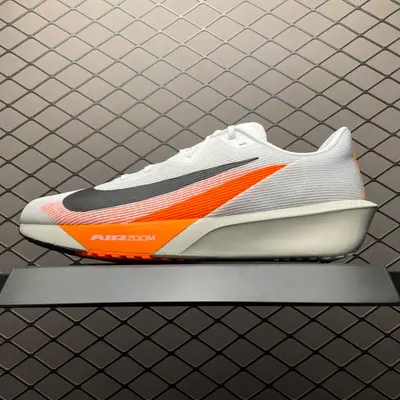 💰540 純原NK Air Zoom Rival FLY 4 超彈透氣輕量跑步鞋 FV6040-104 鞋款搭載 Flyknit 材料 出眾彈性 易於穿脫 採用React技術 輕盈耐 跑步健身房鍛鍊最佳選擇之一 尺碼：39 40 40.5