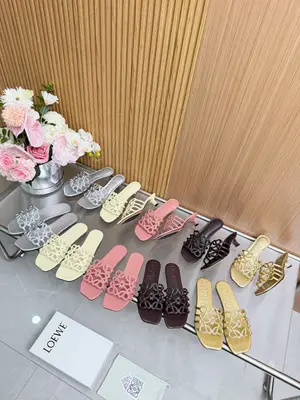P560（皮底定製+40）羅意威2026夏日度假系列新色持續預熱中。特推出小貓跟，配上連衣裙去度假⛱️太仙了。