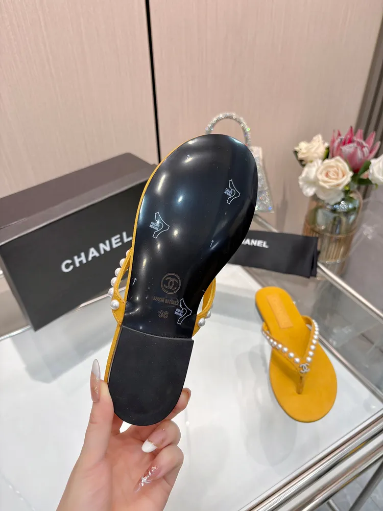 Chanel香家新款雙C珍珠平底人字拖，六色可選