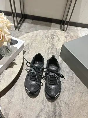 Balenciaga新款Rader系列