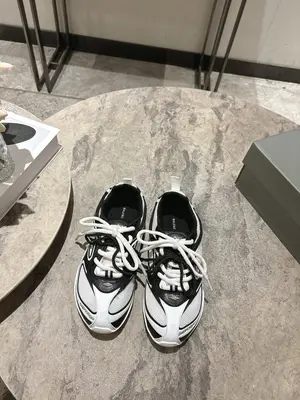 Balenciaga新款Rader系列