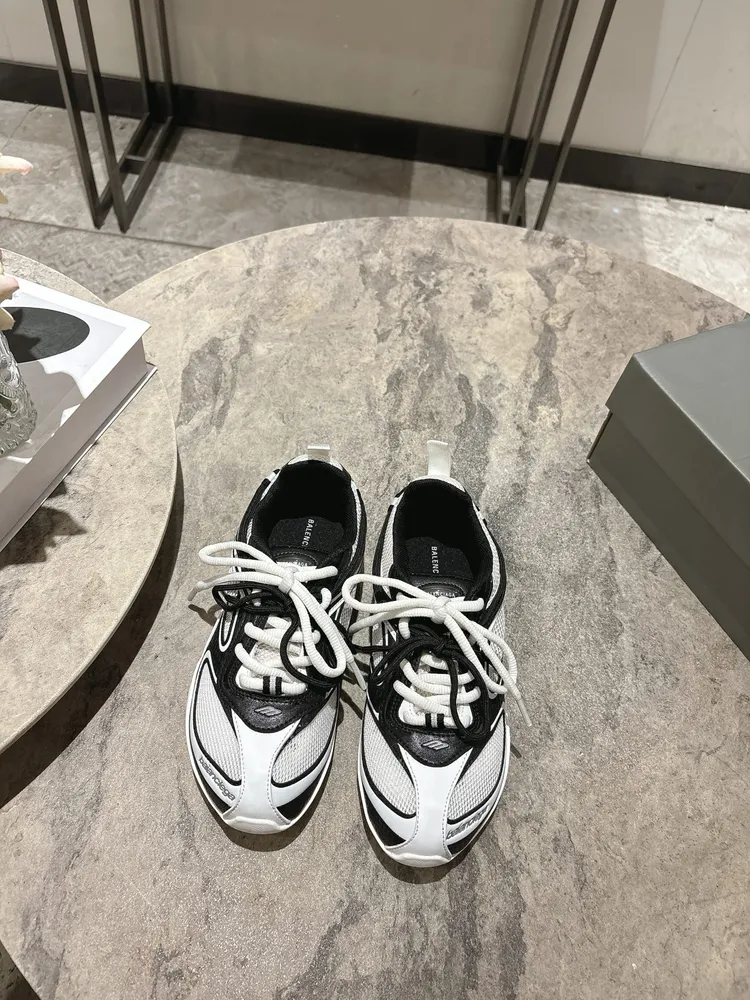 Balenciaga新款Rader系列