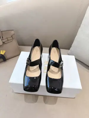 🆕💗『Christian Dior』2026ss春夏新款new迪奧小姐 精緻瑪麗珍 法式小皮鞋 漆光質感邂逅經典綁帶，迪奧鞋履勾勒法式浪漫。