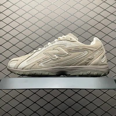 💰550  純原 New Balance U204LMMA 復古休閒鞋 薄底鞋  品質 區別市面先行通貨版本 鞋身搭載EVA科技中底 適用多元穿搭場合為戶外出行提供舒適長遠的穿搭體驗 尺碼：36 37 37.5 38 38.5 39.5 