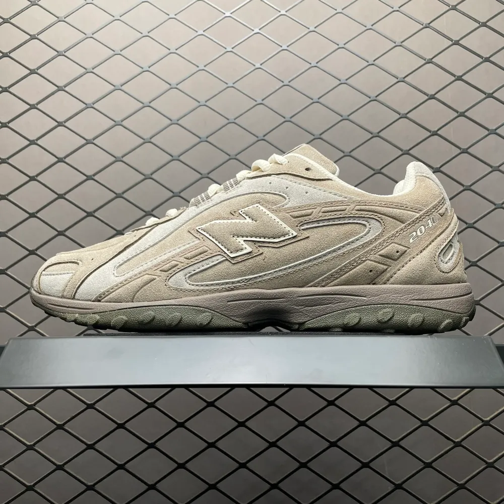 💰550  純原 New Balance U204LMMA 復古休閒鞋 薄底鞋  品質 區別市面先行通貨版本 鞋身搭載EVA科技中底 適用多元穿搭場合為戶外出行提供舒適長遠的穿搭體驗 尺碼：36 37 37.5 38 38.5 39.5 