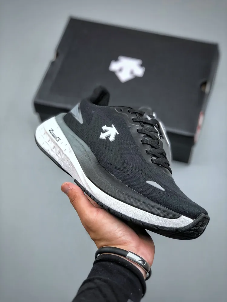 💰740 Y迪桑特DESCENTE ENERZITE RIDE 時尚防滑 低幫跑步鞋 尺碼：39-44