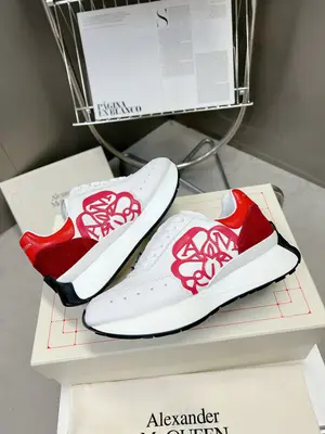出廠價710 頂版上新ALEXANDER MCQUEEN/亞歷山大麥昆 2023春夏男Sprint運動情侶款 鞋側面飾有時尚個性字母seal Logo組合雕花標誌 內裡羊皮 牛皮墊腳，不脫層不褪色，最新精美全套包裝 另配有一幅鞋帶 35-4