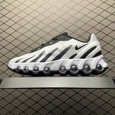 💰550 純原NK Air Max Dn8 氣墊跑鞋 FQ7860-009 全新鞋款在同側採用了圓柱倉式的設計，不僅有防滑耐磨性功能，還搭配了周圍一圈柔軟的泡棉材質，提供全新的複合腳感八成還是泡棉腳感 尺碼：36 37 38 39 40 