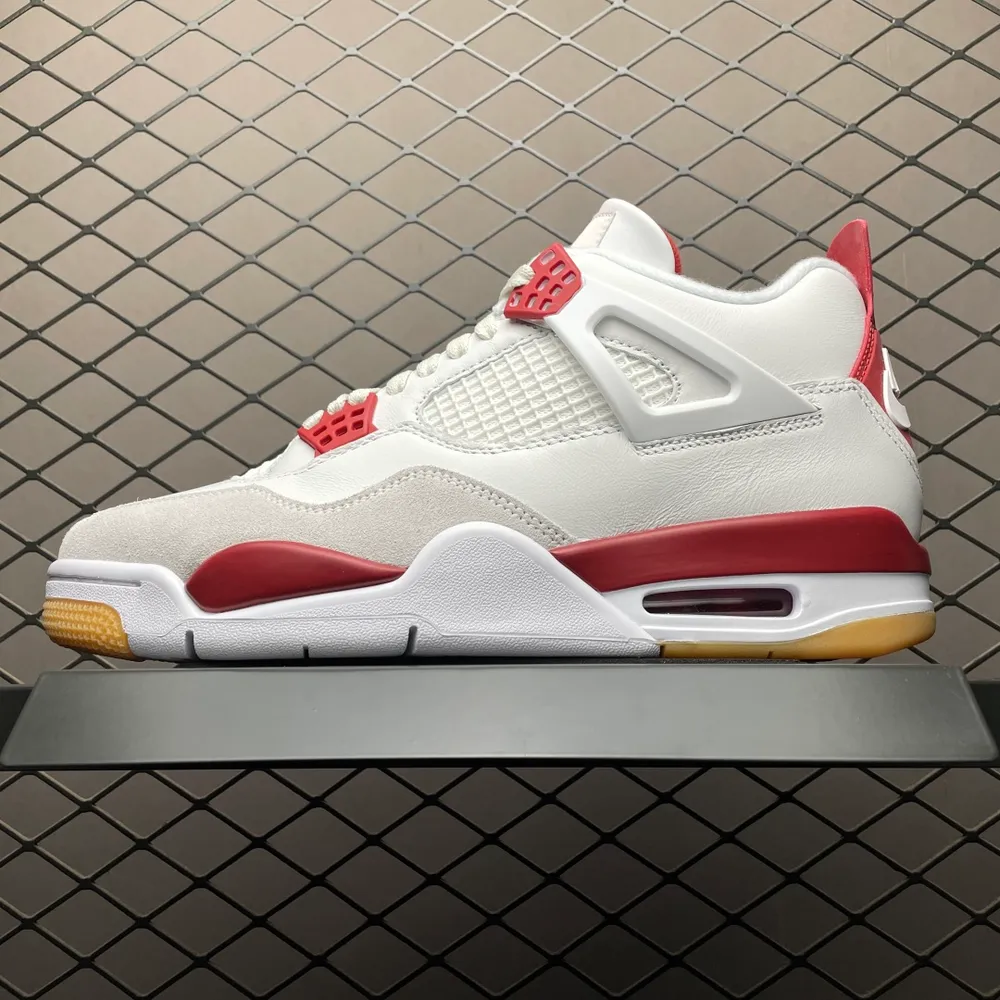💰730 純原NK SB x Air Jordan 4 OG AJ4喬4 聯名款男子文化籃球鞋 DR5415-106 專業AJ大廠出品 主力合作工廠 優勢供應市場 一線大廠水準 平民價格定位 全新模具開發 純正4代正確鞋型 進口頭層皮料 