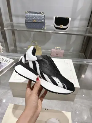 ALEXANDER MCQUEEN/亞歷山大麥昆 2025春夏新款Sprint運動情侶款 鞋側面飾有時尚個性字母seal Logo標誌 牛皮工藝 羊皮內裡 牛皮墊腳透氣防掉色. 原版1:1大底，最新精美全套包裝 另配有一幅鞋帶 35-45