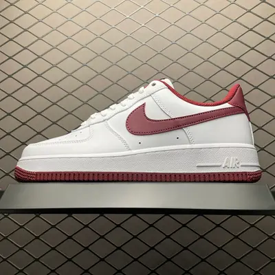 💰550 純銀NK Air Force 1 Low 空軍一號低幫休閒板鞋 FV5948-105 原廠衝刀皮料切割乾淨 無任何毛邊 打造純正空軍 全掌內建蜂窩氣墊 原盒配件 原廠中底鋼印、拉幫完美 全套原楦原模傾力打造完美版型 尺碼：36 