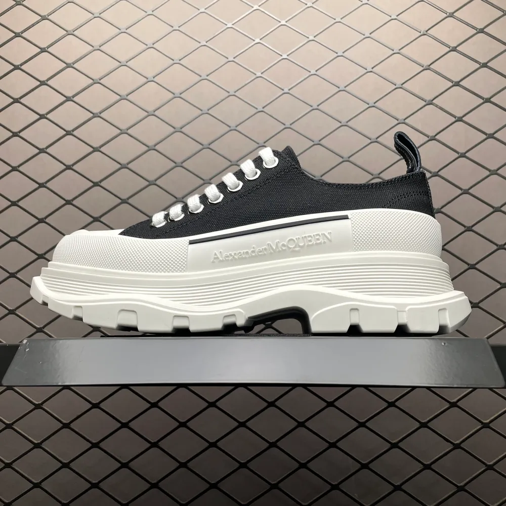純原版本 官方新版 Alexander McQueen 亞歷山大麥昆 Tread Slick 經典厚底馬丁鞋 平臺高階零售專供品質 市售最高版本 原裝購回原版開發 私模打造 原版小牛皮內裡 （鞋墊同步升級為拼接鞋墊）正確鞋舌立體燙畫LOGO