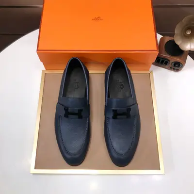 工廠💰【愛馬仕 HERMES】（牛皮內裡）🍀義大利頂級奢侈🍀他不追求新奇的款式和華麗的色彩，以其完美無瑕、優雅、經典的風格吸引著成功男士的青睞正裝皮鞋 這款非常非常舒適，簡潔穩重的款式讓您輕鬆搭配任何風格！版型絕對原版套楦1:1精製，