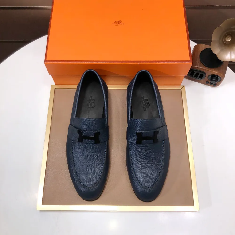 工廠💰【愛馬仕 HERMES】（牛皮內裡）🍀義大利頂級奢侈🍀他不追求新奇的款式和華麗的色彩，以其完美無瑕、優雅、經典的風格吸引著成功男士的青睞正裝皮鞋 這款非常非常舒適，簡潔穩重的款式讓您輕鬆搭配任何風格！版型絕對原版套楦1:1精製，