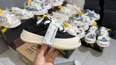 開口笑黑白半拖