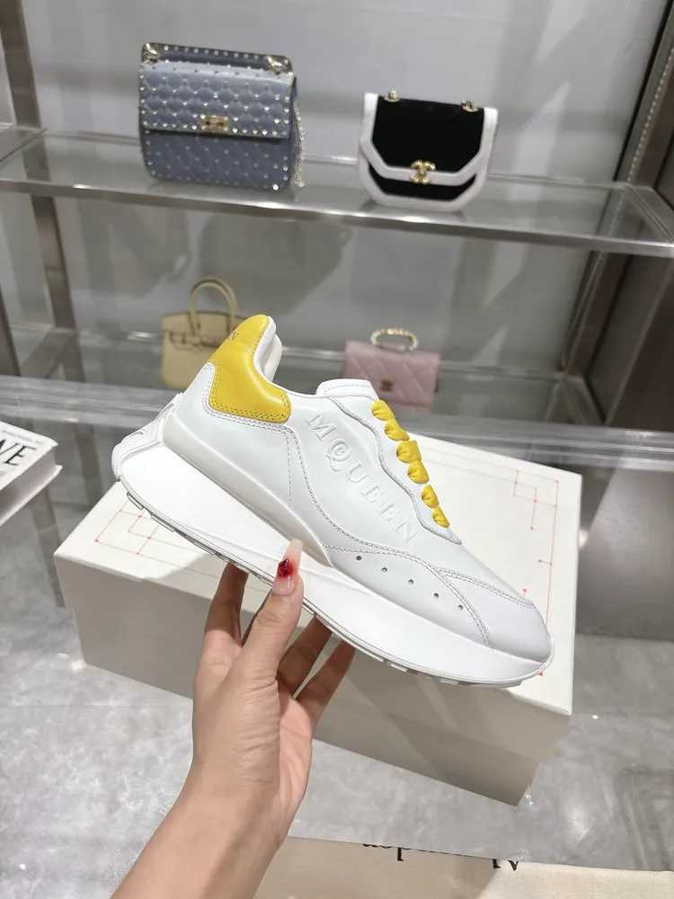 ALEXANDER MCQUEEN/亞歷山大麥昆 2025春夏新款Sprint運動情侶款 鞋側面飾有時尚個性字母seal Logo標誌 牛皮工藝 羊皮內裡 牛皮墊腳透氣防掉色. 原版1:1大底，最新精美全套包裝 另配有一幅鞋帶 35-45
