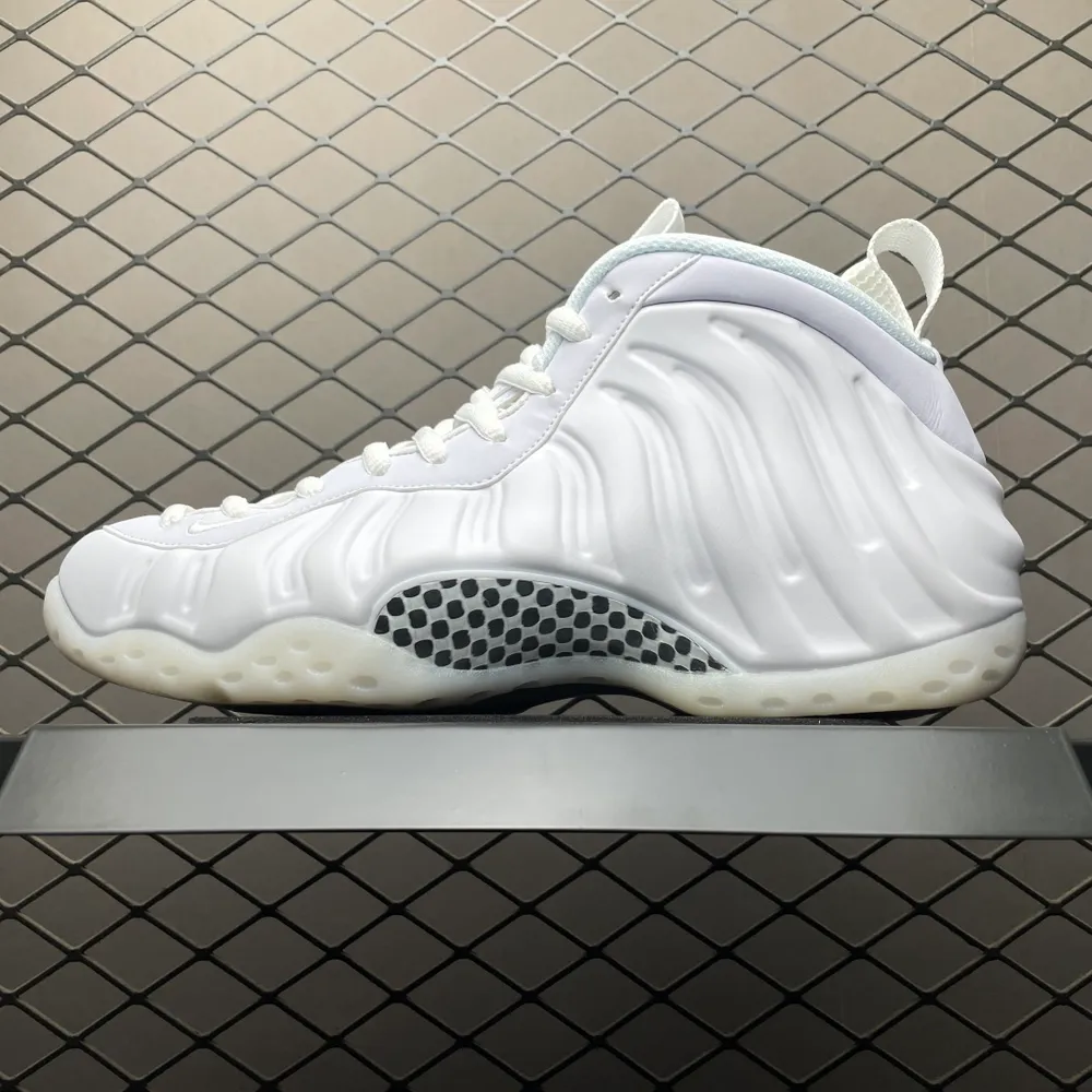 NK Air Foamposite One 市售最強品質 莞產頂級品質 純白噴 噴泡 HJ5195-100 內建Zoom氣墊 鞋型發泡360度無死角 中底完美注膠 原廠碳纖維加持 尺碼：40 40.5 41 42 42.5 43 44 44