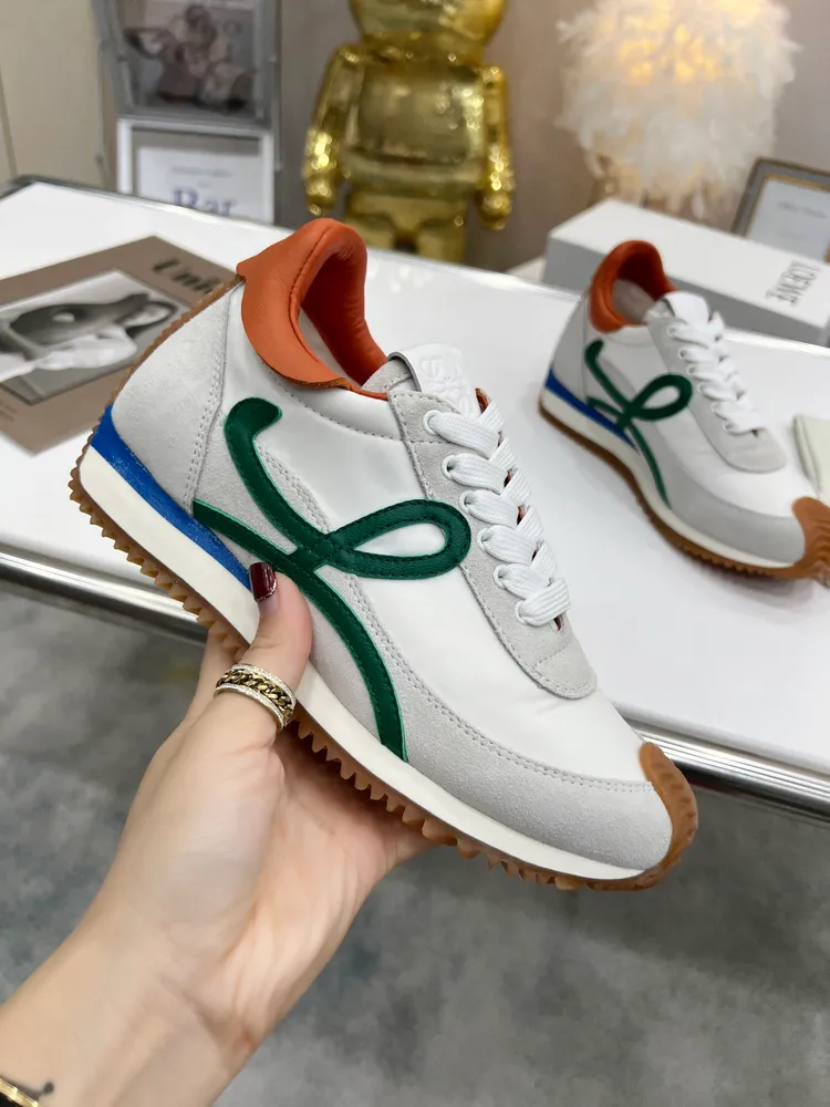 出廠價640 高版本👑—-—————LOEWE 羅意威2021早春新款內增高德訓鞋！上腳超級輕便、舒適，6cm 內增高更是小個子的福音！原版1:1頂級復刻！品質歡迎看實物對比🆚！供高階代購首選🟢鞋面精選原版進口牛皮拼接客供織布，原版進