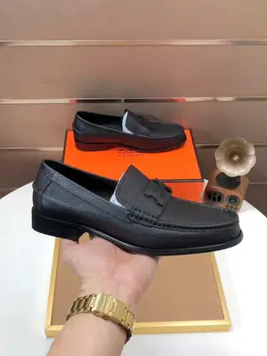 工廠💰【愛馬仕 HERMES】（牛皮內裡）🍀義大利頂級奢侈🍀他不追求新奇的款式和華麗的色彩，以其完美無瑕、優雅、經典的風格吸引著成功男士的青睞正裝皮鞋 這款非常非常舒適，簡潔穩重的款式讓您輕鬆搭配任何風格！版型絕對原版套楦1:1精製，