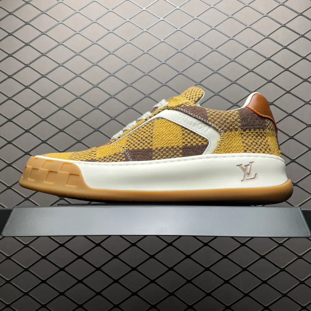 Louis Vuitton 路易威登 LV Tilted 低幫休閒板鞋 新版本 棋盤格 大廠出品 厚實抽屜式禮品鞋盒包裝 原裝包裝說明書 防塵布袋 尺碼：39 40 41 42 43 44 45 編號：48OGTU55