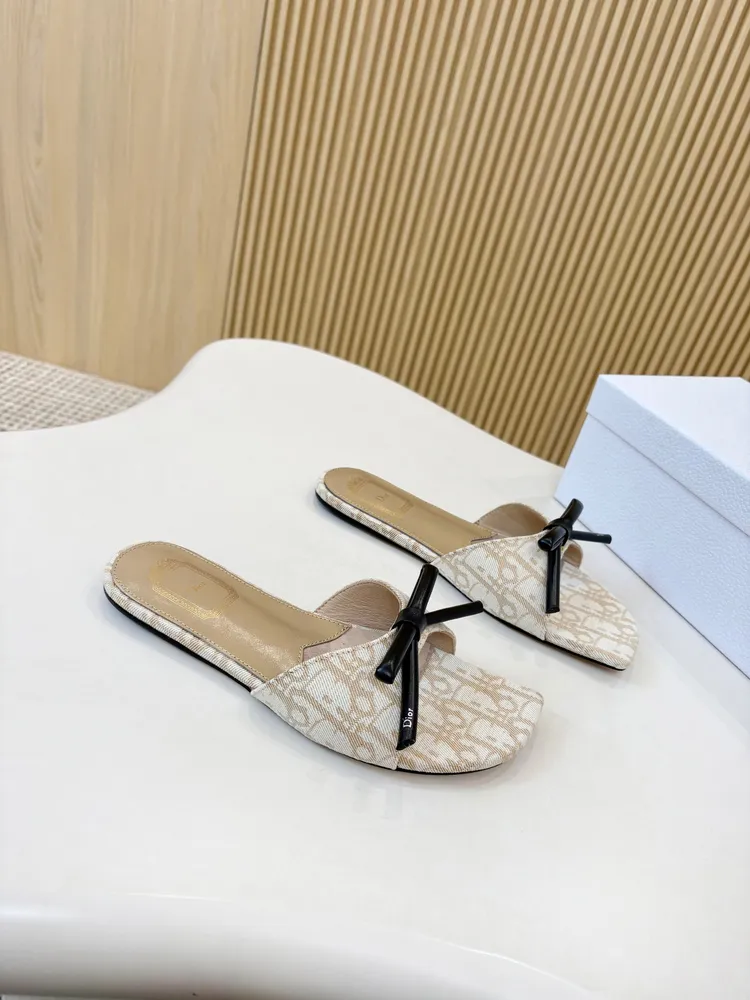 迪家2606新款，碼數:35-43碼，出廠價570（皮底加40）