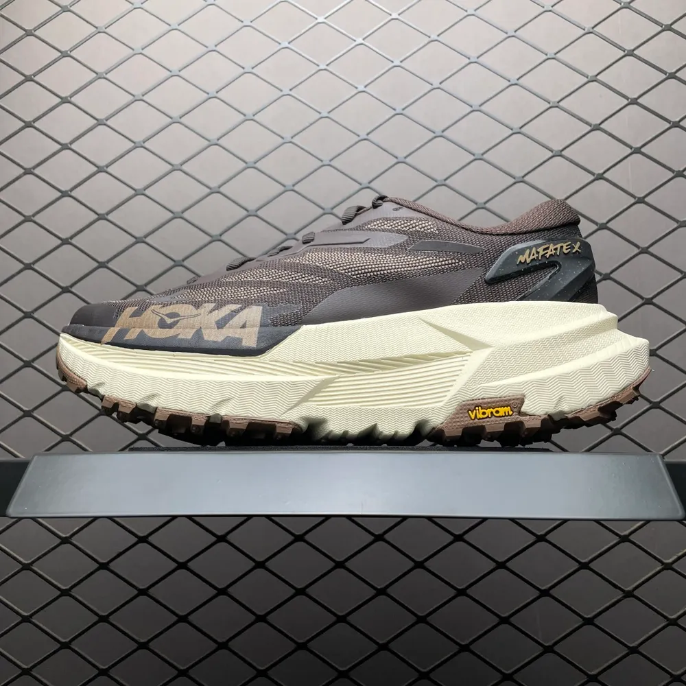 💰560 純原Hoka Mafate X 瑪法特 超輕厚底輕量山地跑步鞋 1173310 最強品質可隨意對比 尺碼： 36 36.5 37 38 38.5 39 40 40.5 41 42 42.5 43 44 45 編號：25UEFFT