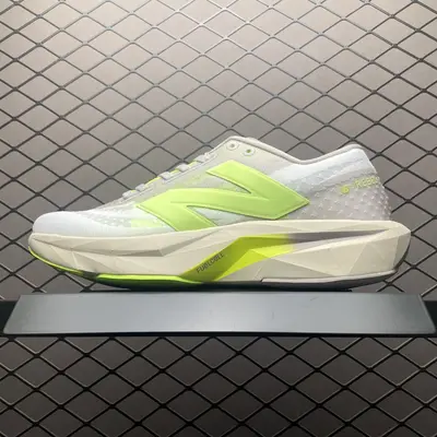 💰530 純原New Balance 新百倫 Fuelcell 休閒跑步鞋 MFCXLUM 尺碼：36 37 37.5 38 38.5 39.5 40 40.5 41.5 42 42.5 43 44 44.5 45 編號：23TDEF25