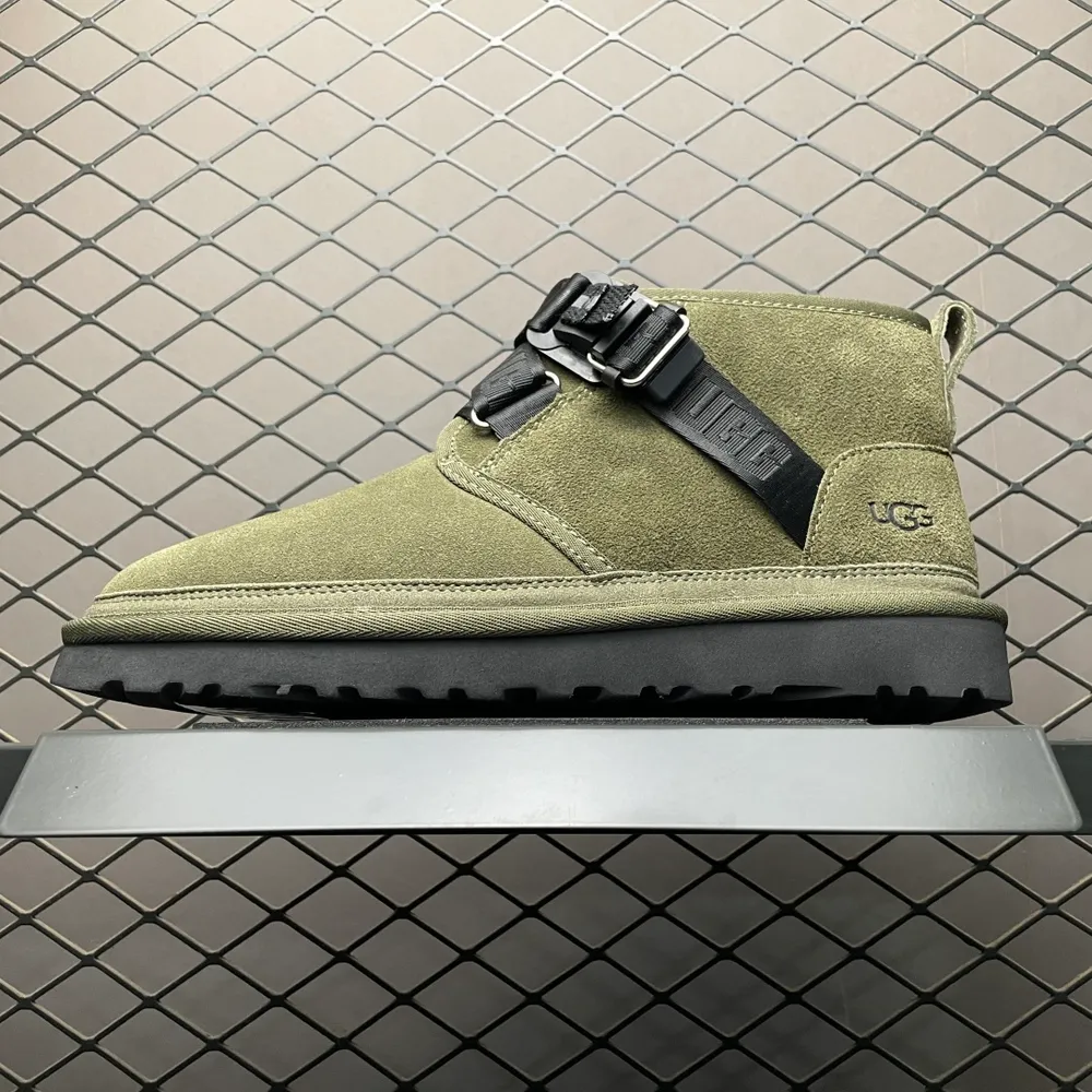 💰650   平臺外貿專供 UGG Neumel 男士雪地靴 1130720 十年品牌製鞋代工廠生產線出品 注重每一處細節 隆豐A級真羊皮毛一體 完全遵循ZP工藝流程打造 尺碼：39 40 41 42 43 44 45 編號：34UEFF