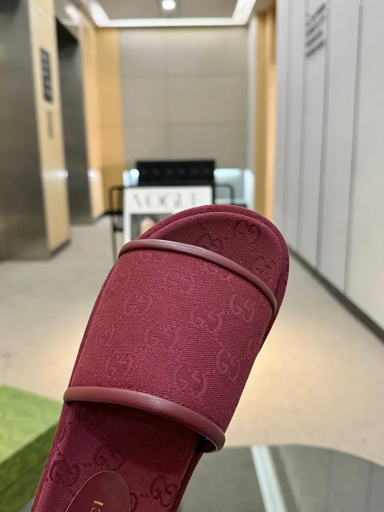 🔥【p590】全年出貨，】古馳Gucci最新限量厚底拖鞋 。頂級品質發售 購入正品開發 . 材質.工藝與原版一致