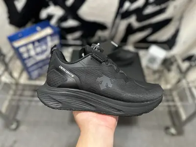 本地自取💰780                         迪桑特Descente Running Boa“黑武士”