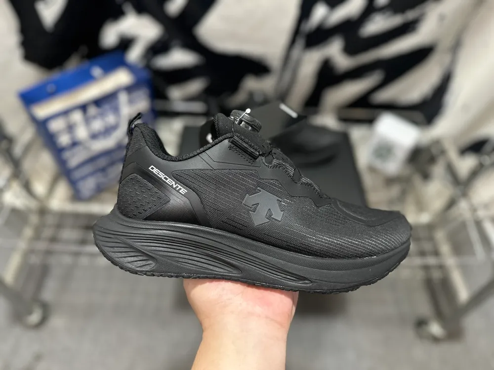 本地自取💰780                         迪桑特Descente Running Boa“黑武士”