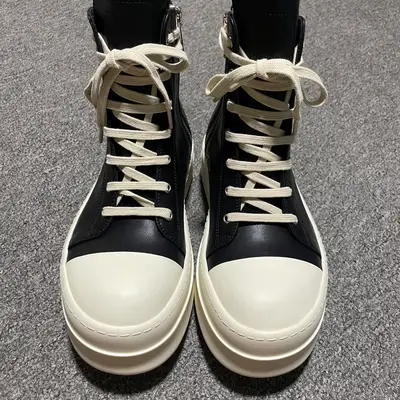 💰920 純原版本 Rick Owens 瑞克 歐文斯 包頭厚底款 高幫休閒鞋 高階零售外貿專供品質 配置天地蓋硬實禮盒(附贈棉布託購物袋一個)升級原楦原紙版開發版型 水染粒面小牛皮革鞋面材質 奢侈品的觸感 私模定製品牌LOGO拉鏈 一比