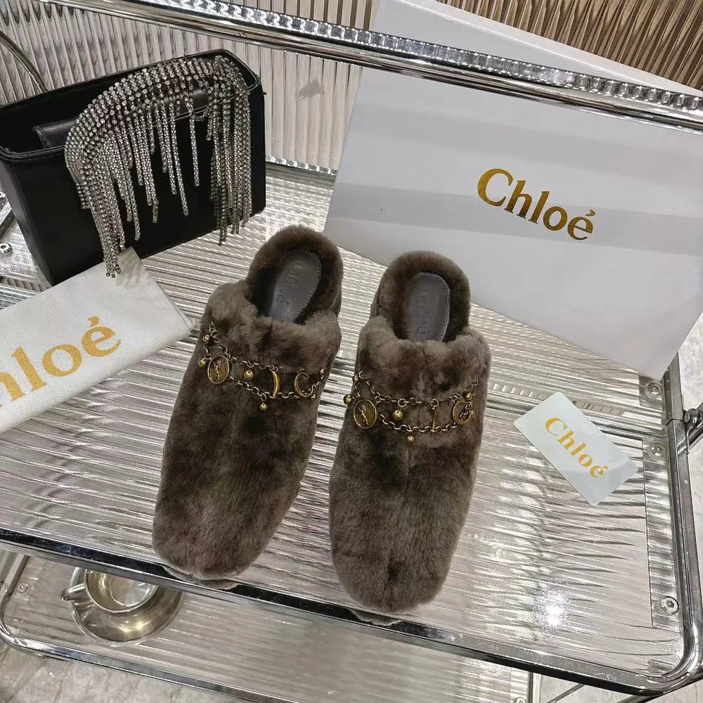 Chloe 2026真毛拖，全是溫柔掛，上腳直接顯貴氣💅真毛摸著軟fufu像擼貓🐱，腳感絕了！✨真皮大底走路超穩不打滑。