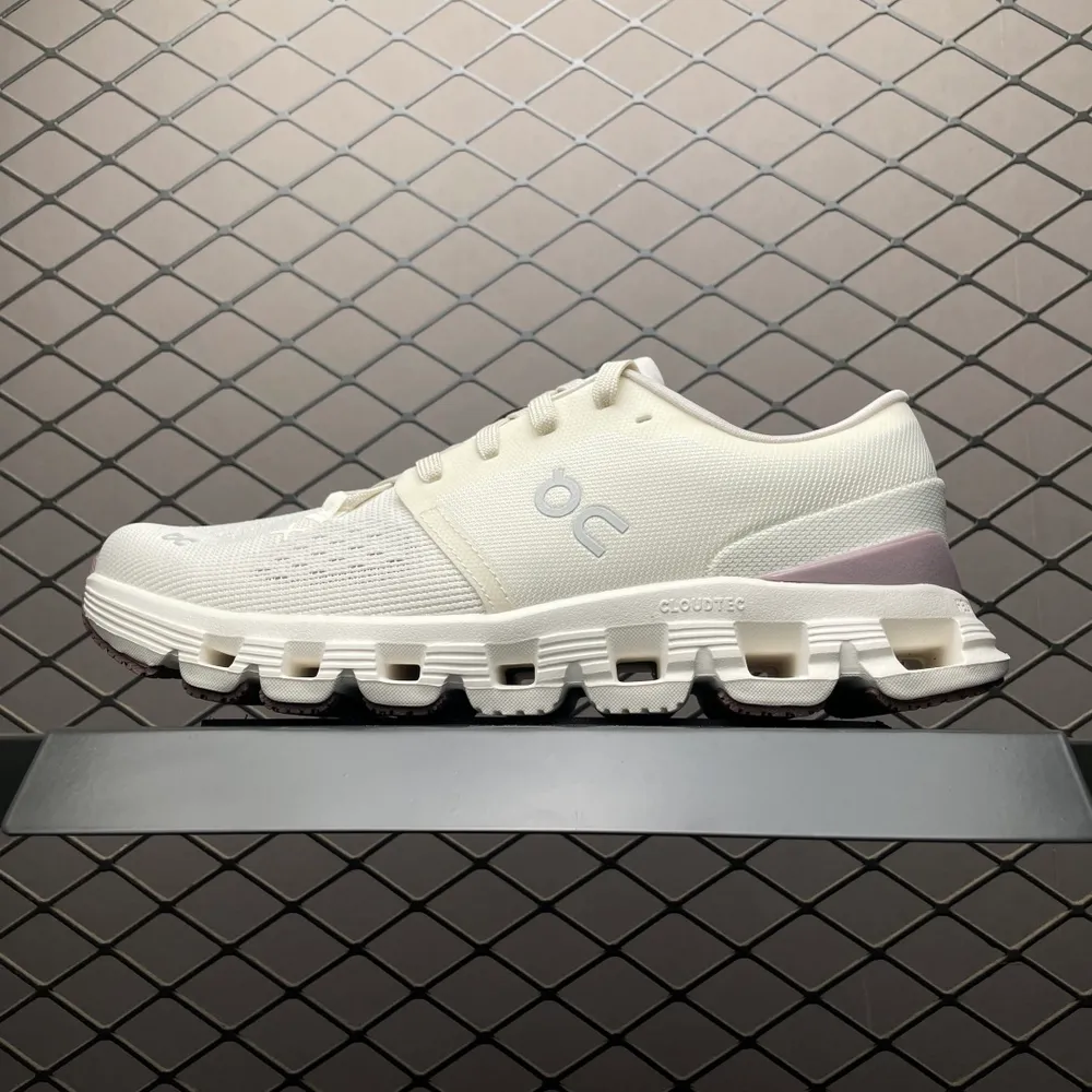 💰540 純原ON 昂跑 Cloud X 4 系列 鞋面採用一體成型布料  有彈性非常透氣 鞋底是鏤空設計 運用了CLOUDTILT專利技術 彈力十足  毫無負重感 適合日常長距離行走或者休閒旅遊 跑步 尺碼：36-40 含半碼 編號：2